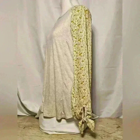 Betsey's Boutique Shop Womens Tan Baseball Tee Shirt w/Long Floral Sleeves NWT S - Picture 6 of 10